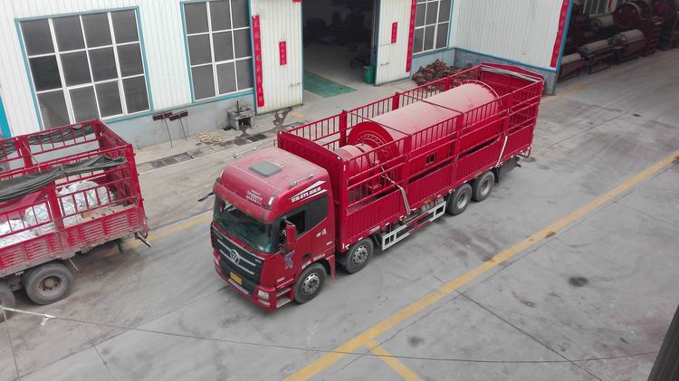 節(jié)能球磨機運送現(xiàn)場